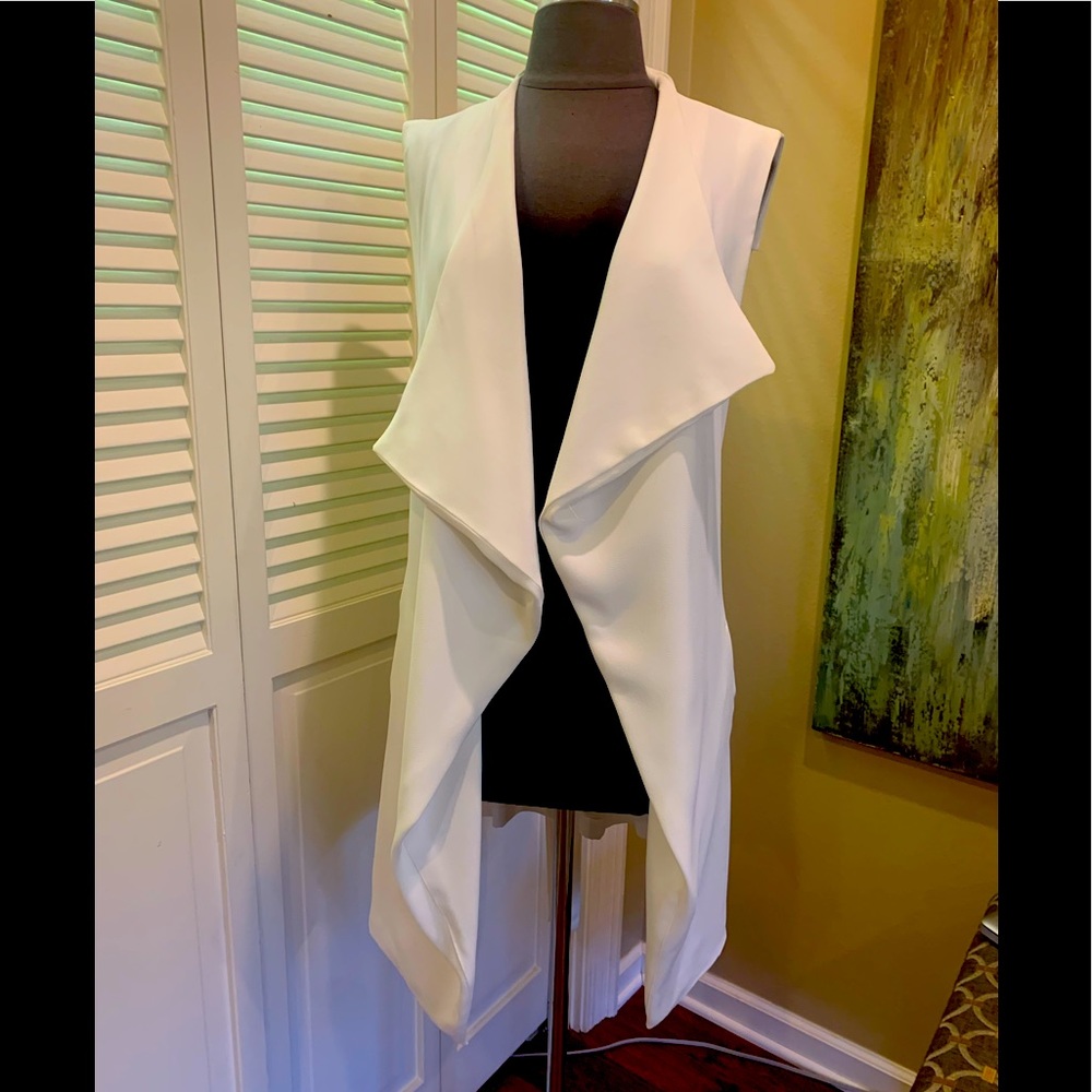 Sleeveless jacket